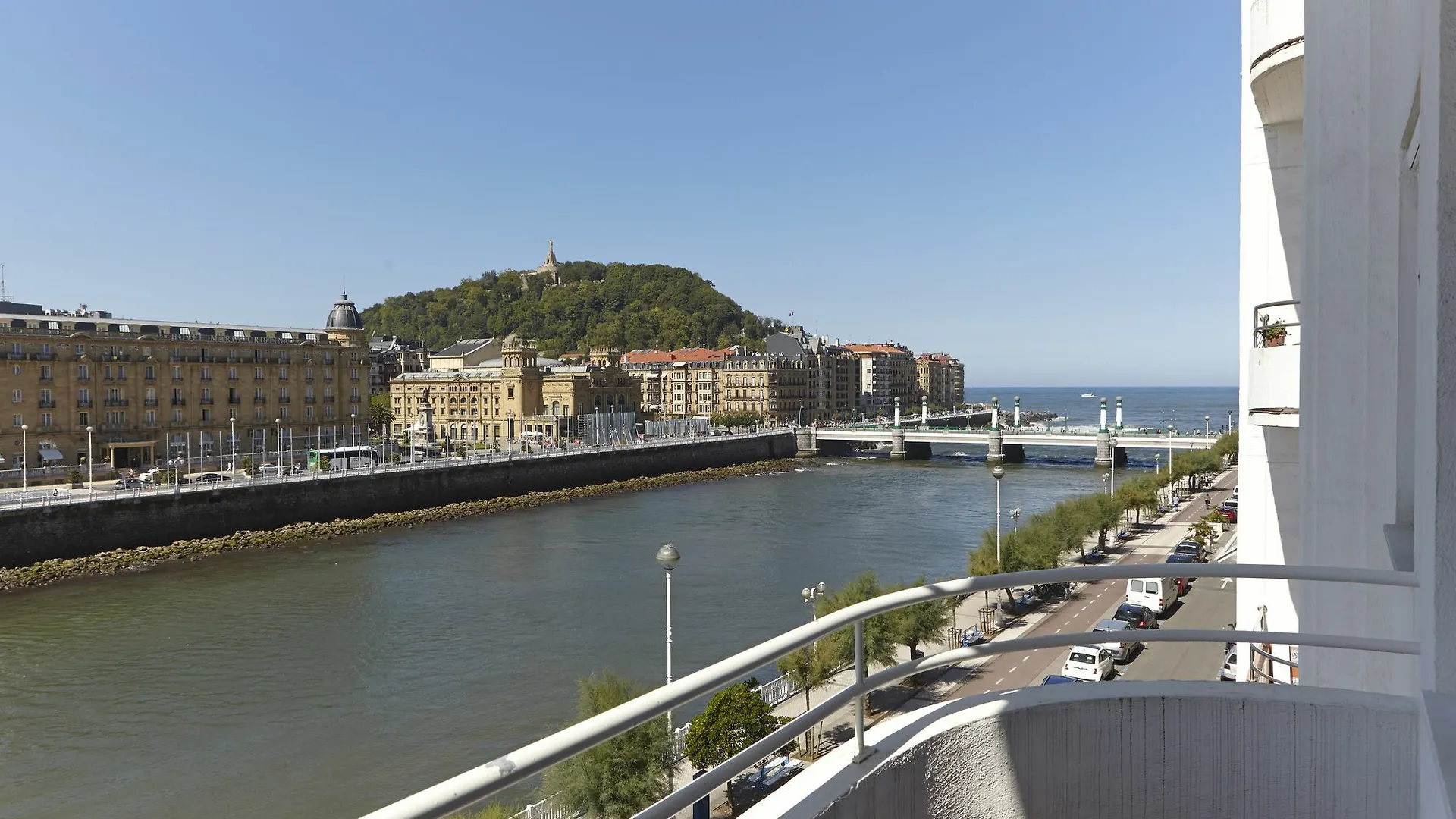Basque Homes - Lili San Sebastian Apartment